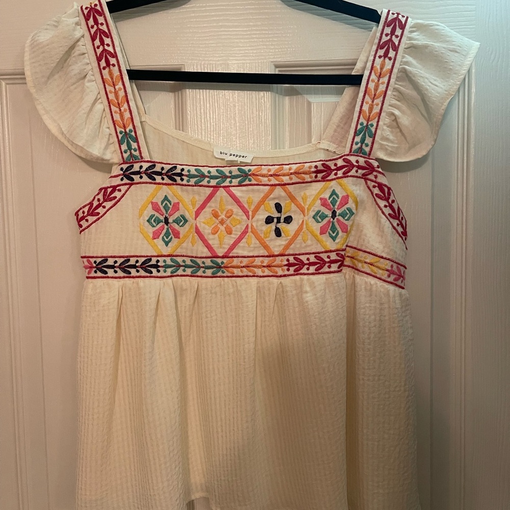 Blu Pepper Cream Blouse with Colorful Embroidery